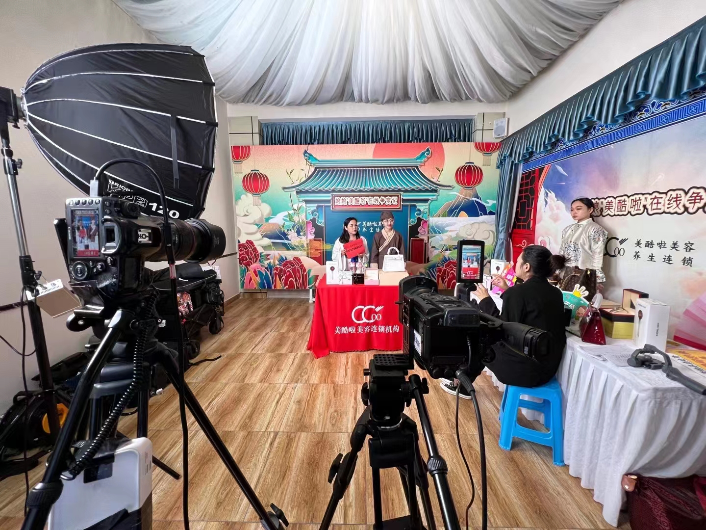 古裝劇帶貨雙機(jī)位直播