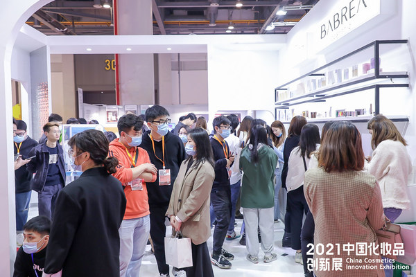 嘉賓逛展實(shí)拍